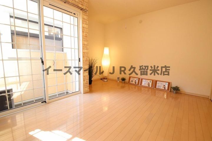 リブレア津福駅前202の居間