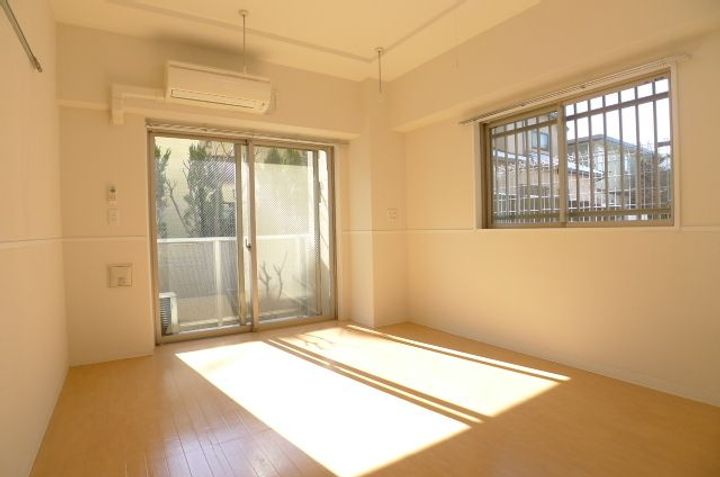 Grace Court 南柏の居間