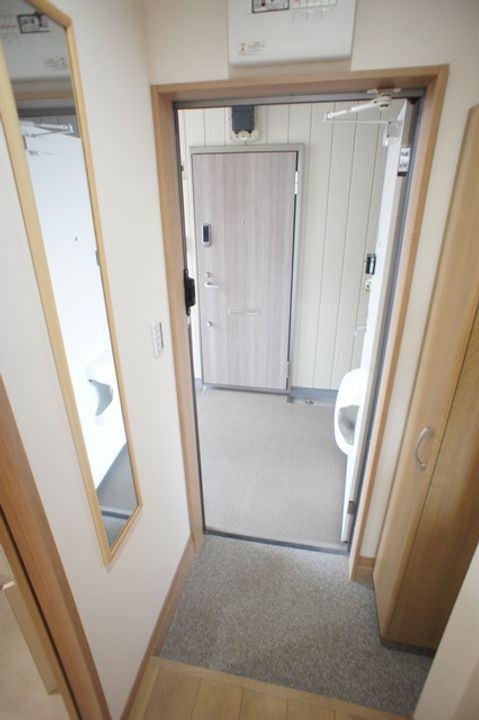 ルミエール・エタンセル サンク0204の玄関