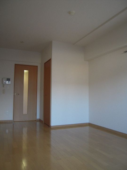 グランディスタ菊名0602の居間