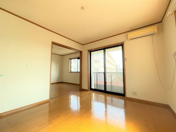 プレジール0202の居間