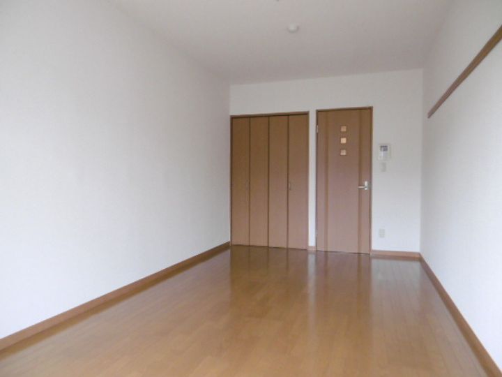 レオミノール明神町0206の居間