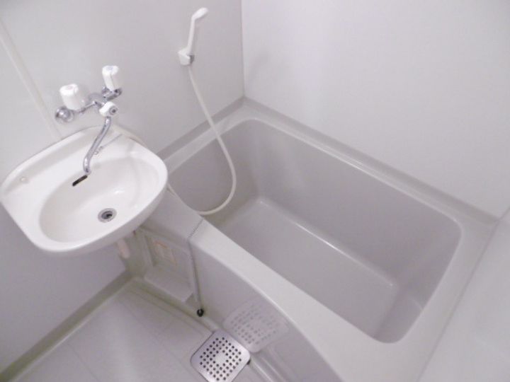 レオミノール明神町0206の風呂