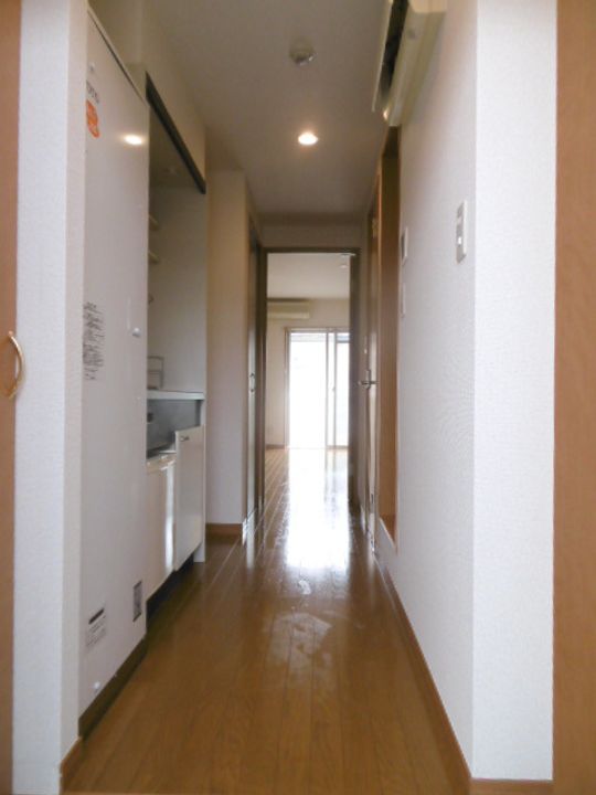 レオミノール明神町0206の居間