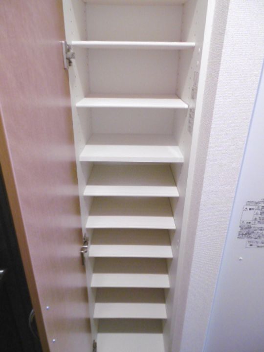 レオミノール明神町0206の居間