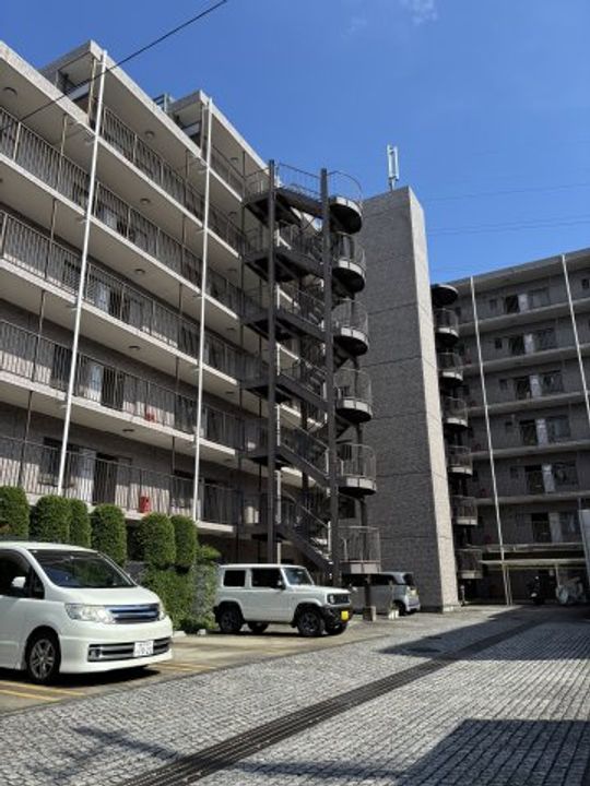 第9エルム大倉山の外観