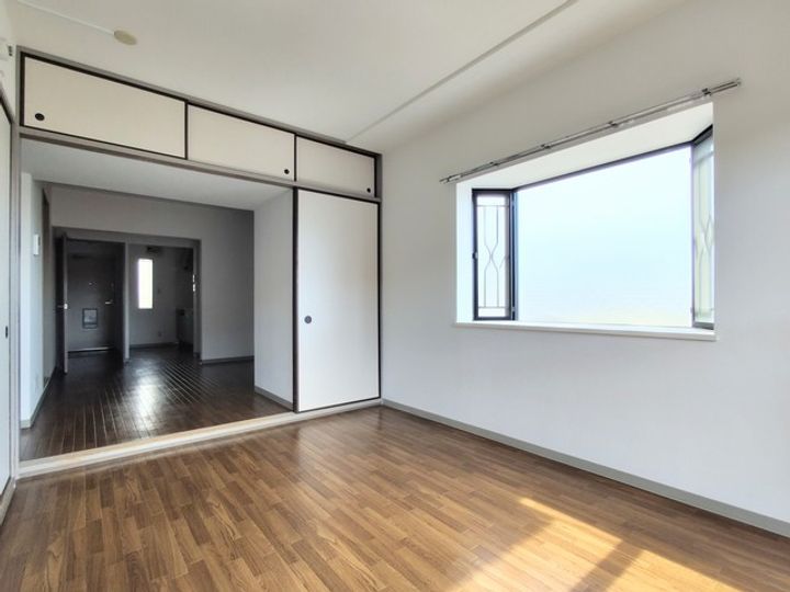 ベルデュール麻生壱番館の居間