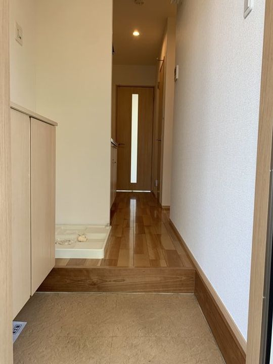 クレアフォーチュン中江0104の玄関