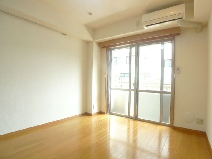 サンイング西船Ⅱ0101の居間