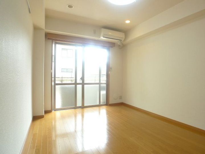 サンイング西船Ⅱ0101の居間