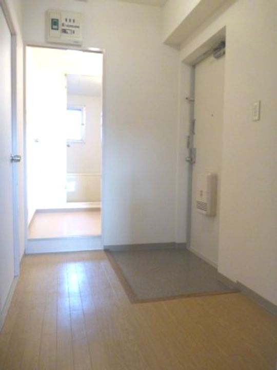 エスポワール名瀬0101の玄関