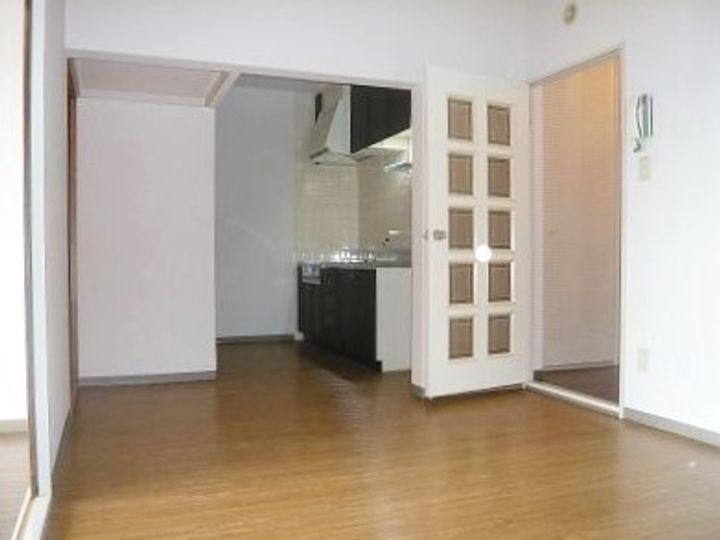 エスポワール名瀬0101の居間