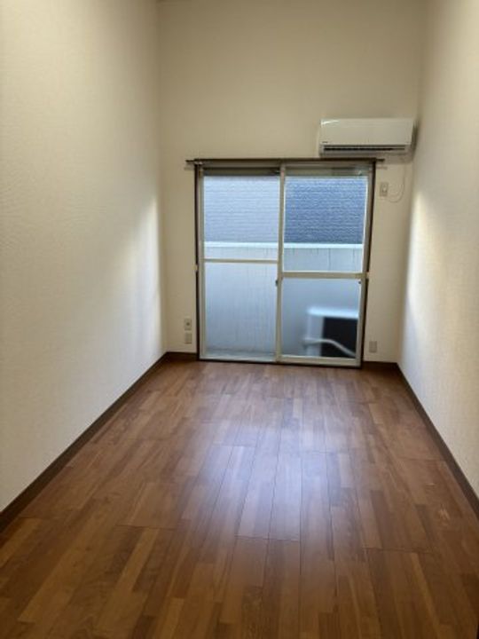 西山ハイツの居間