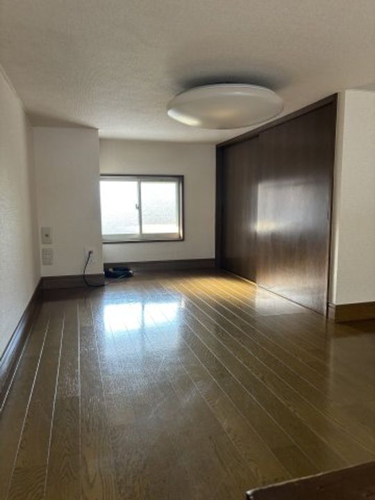 西山ハイツの居間