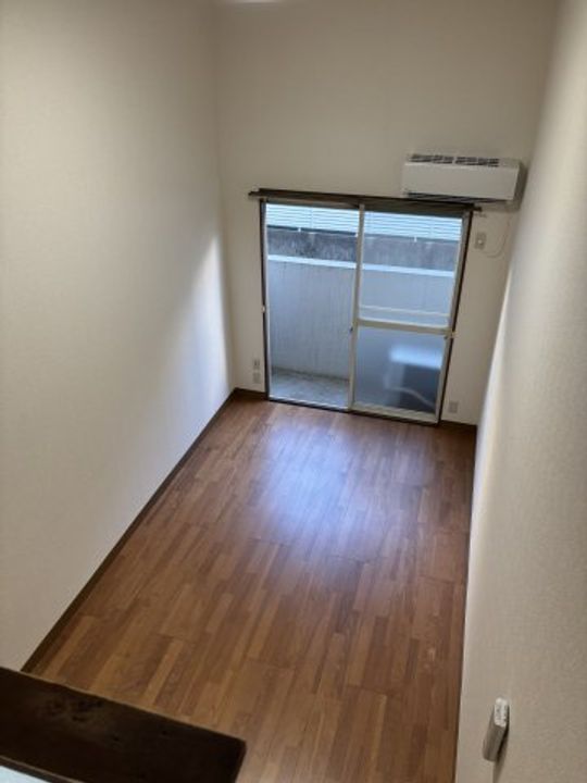 西山ハイツの居間