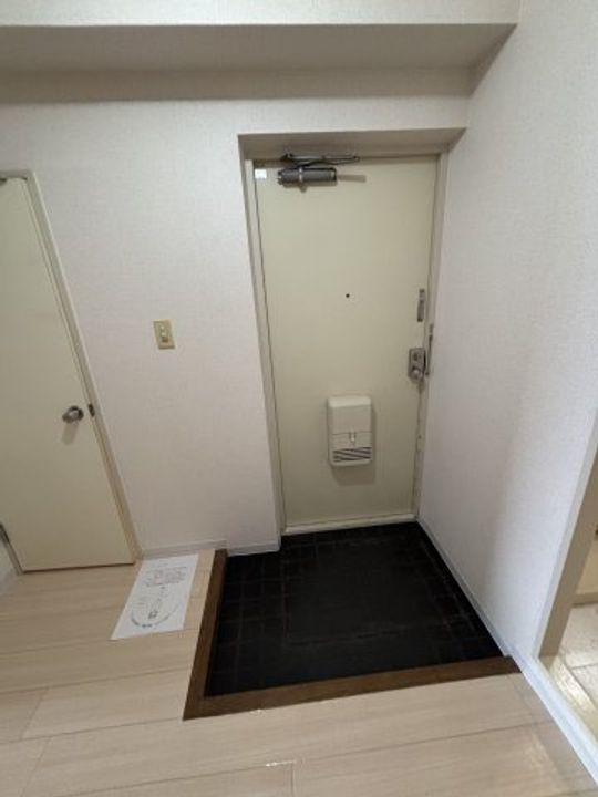 ウィングヒルいぶきの0301の玄関