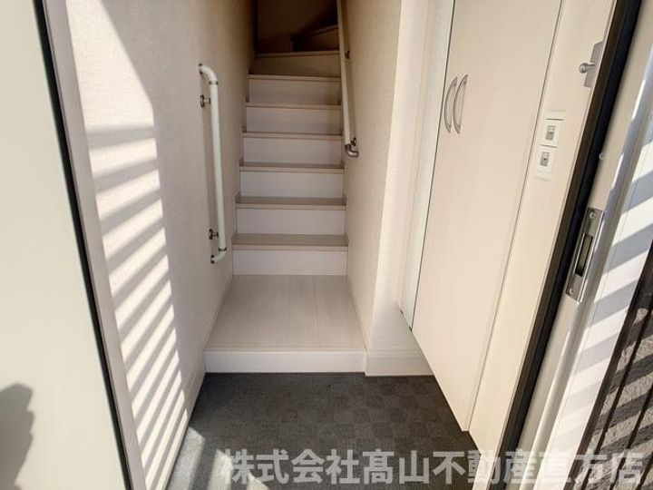 プランタン星ヶ丘Ⅴの玄関