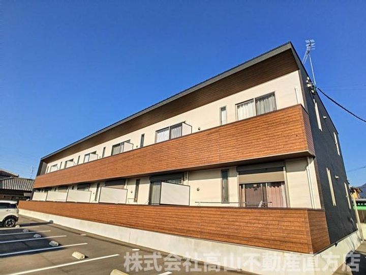 プライマリー直方の外観