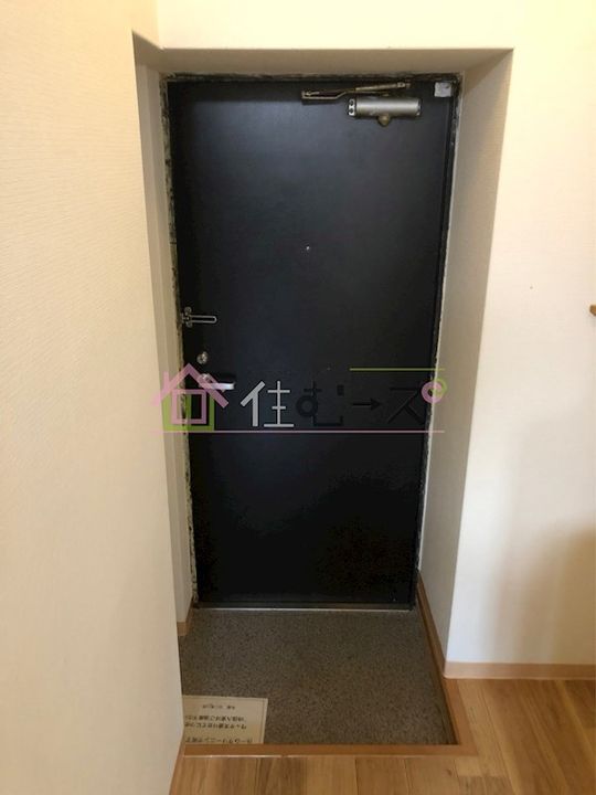 ダイドーメゾン上新庄の玄関