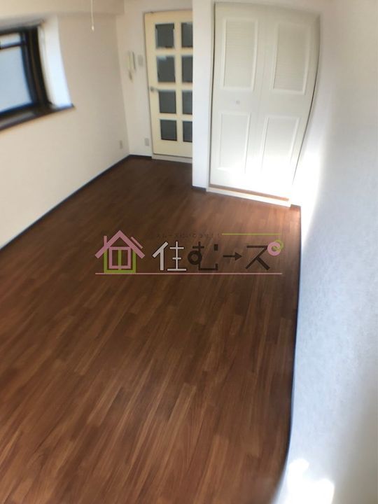 ノルデンハイム上新庄2の居間