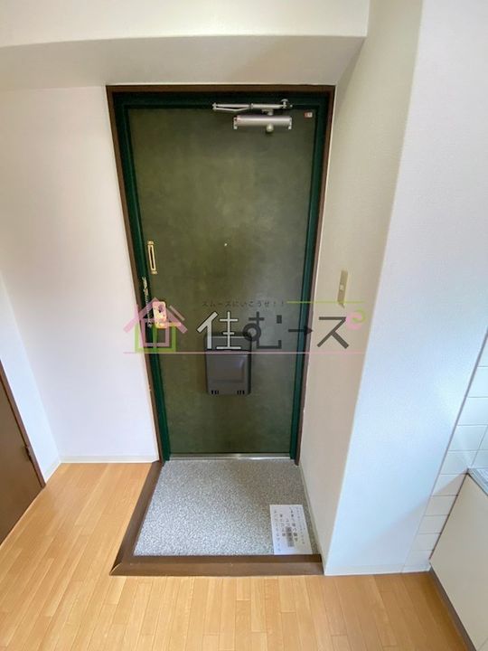 鶴見ベルダァーI番館の玄関