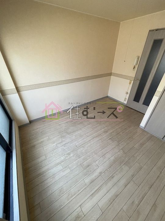 グラヴィール鶴和の居間