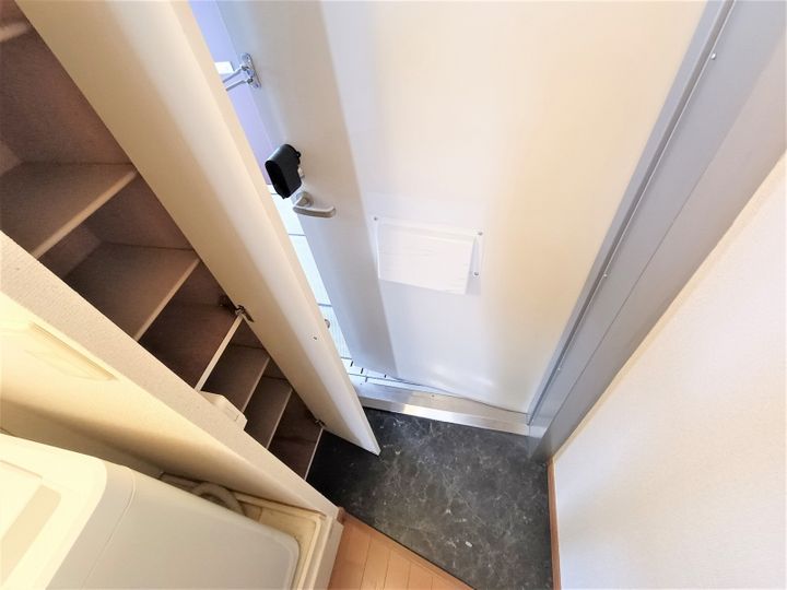 レオパレス太子田の玄関