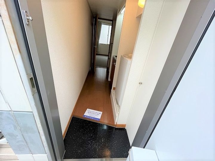 レオパレスセルボの玄関