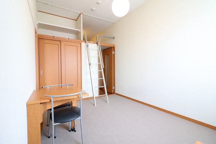 レオパレスグリーンピットの寝室