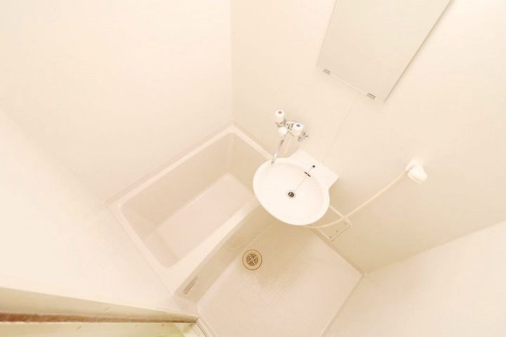 レオパレスフローレセアの風呂