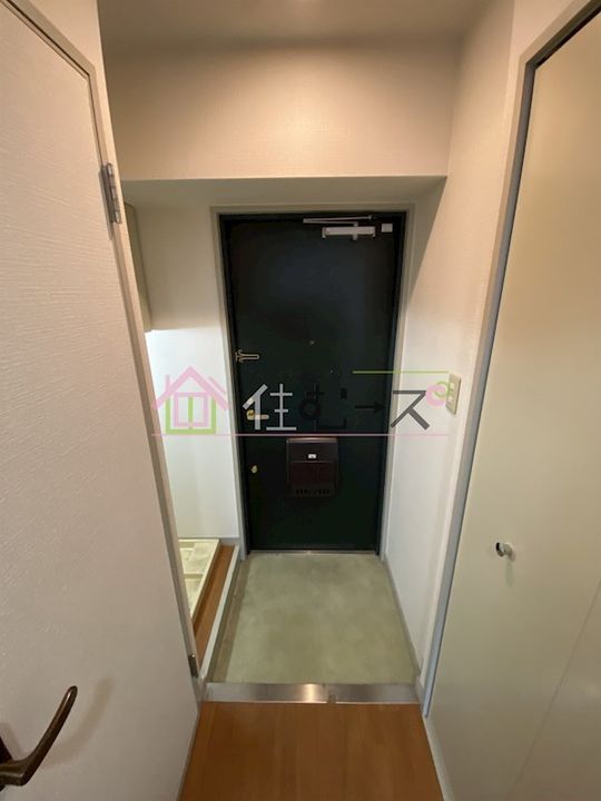 大国町青山ビル 別館の玄関