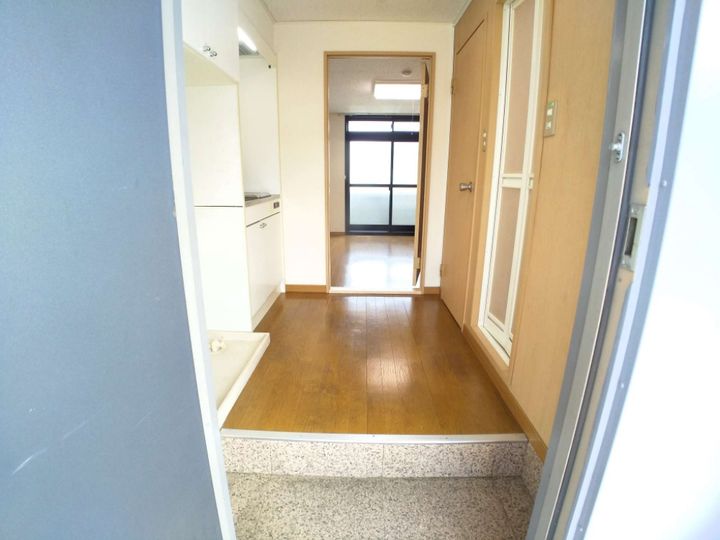 レオパレスピュアの玄関