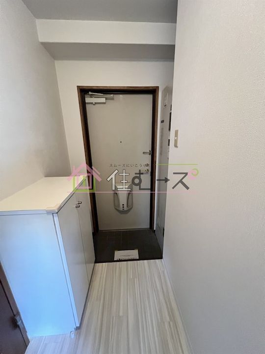 ドミール桜川の玄関