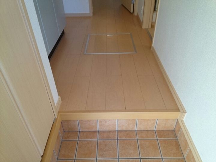 ゴールドクレスト雁屋南の玄関