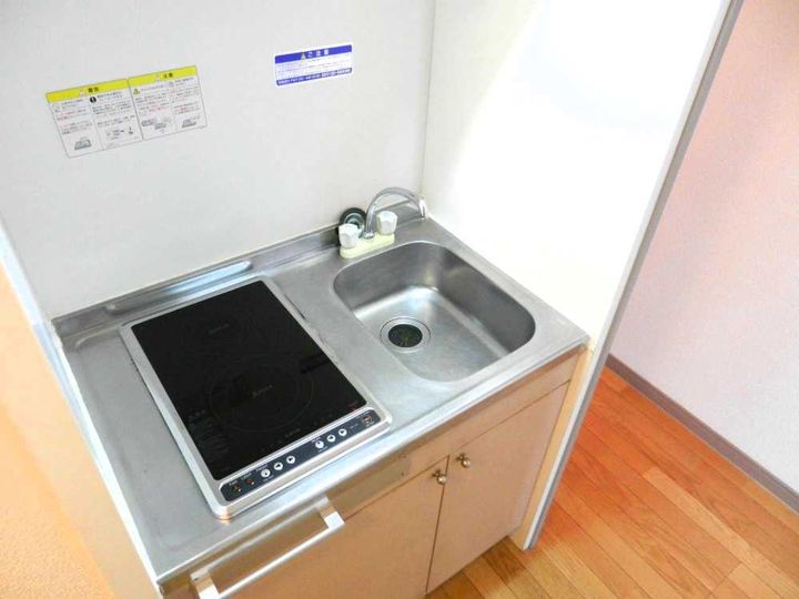 レオパレスHIGASHIYAMAのキッチン