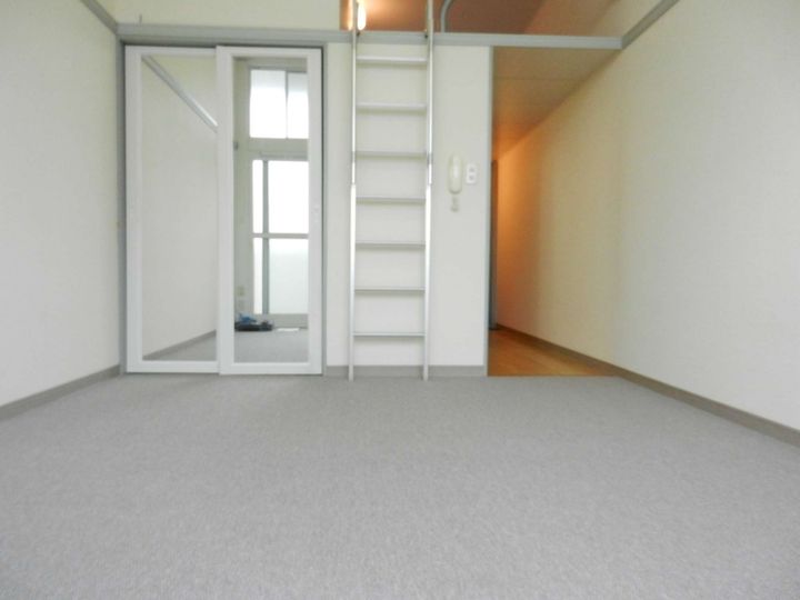 レオパレス狭山の寝室