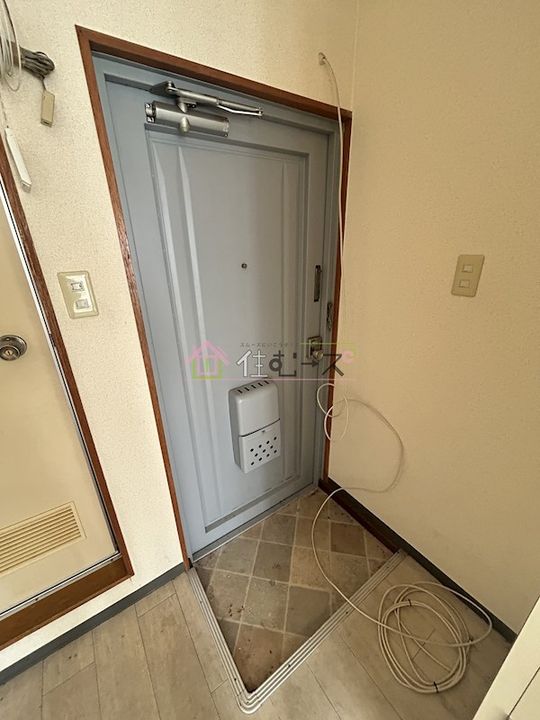 シャトー平野本町の玄関