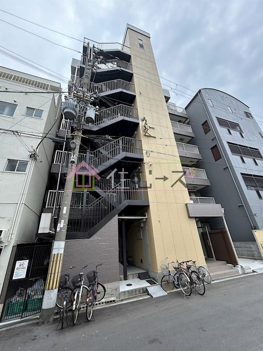 カワオトビルの外観