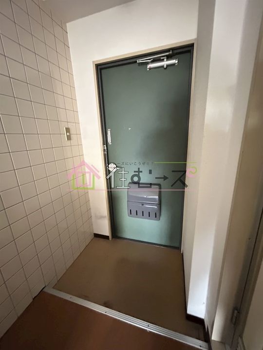 カワオトビルの玄関