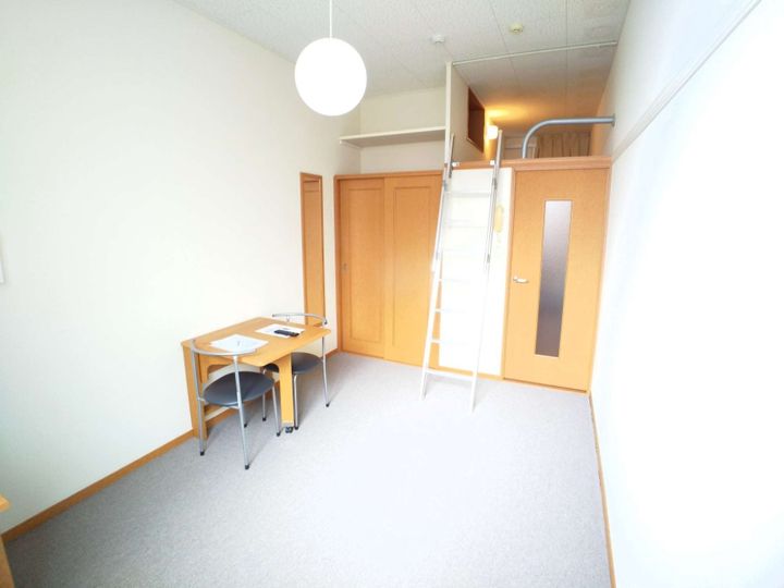 レオパレスFlowerHillの寝室