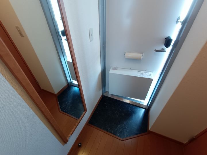レオパレス島之内の玄関