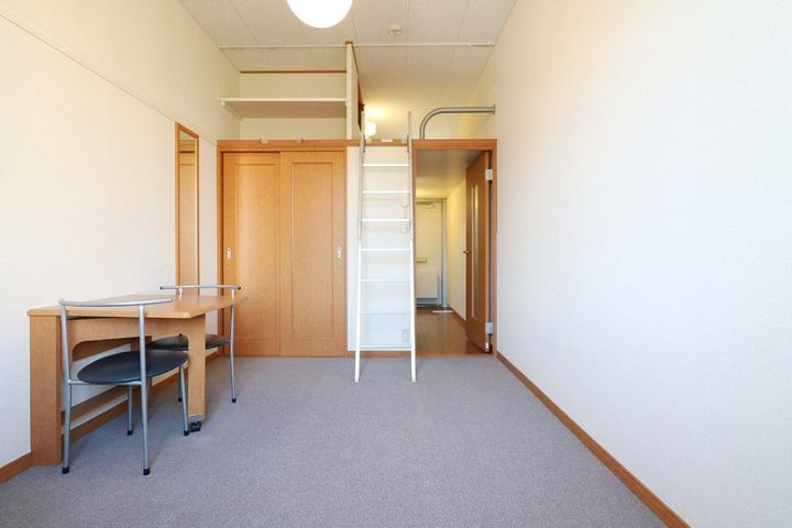 レオパレス諏訪の居間
