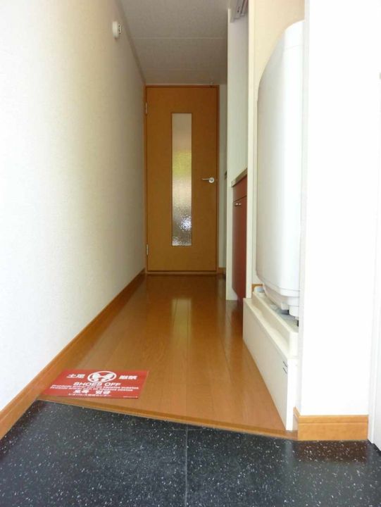 レオパレス諏訪の玄関