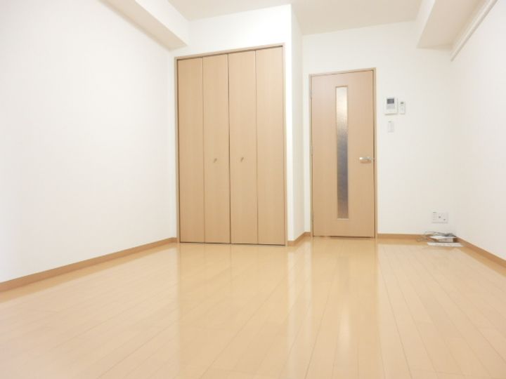 レオパレス香行苑1号の居間