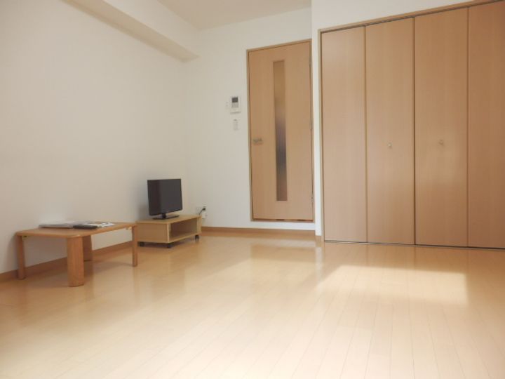 レオパレス香行苑1号の居間