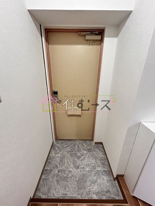 宝ハイツの玄関