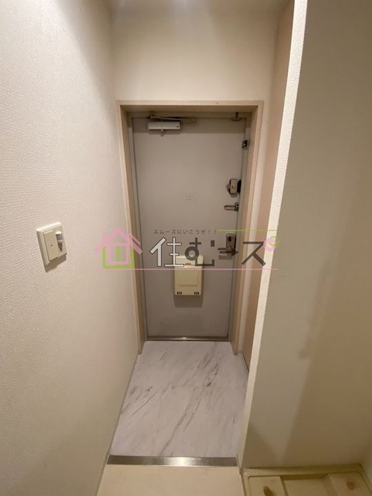 W.O.B.レマーニー昭和町の玄関