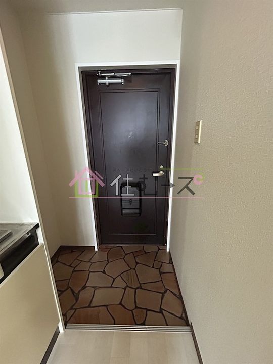 上新ビル7の玄関