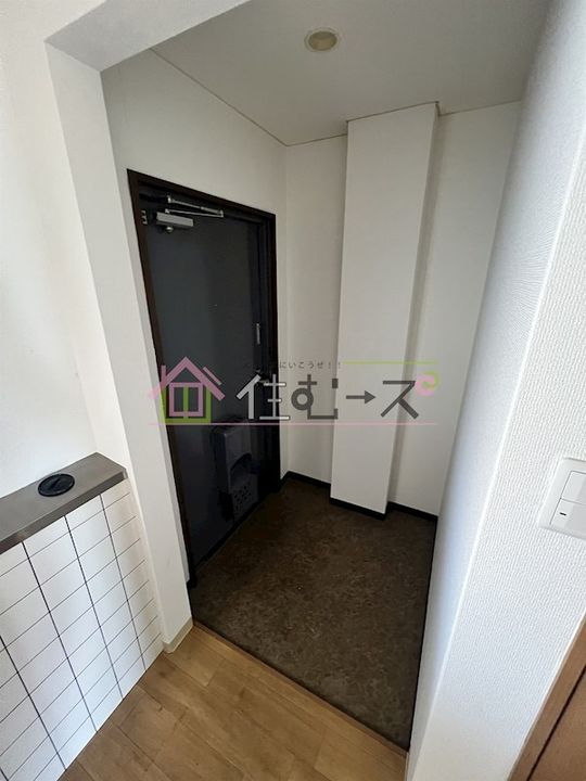 山口ビルの玄関