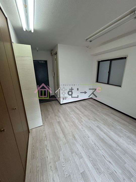 あけのべビルの居間